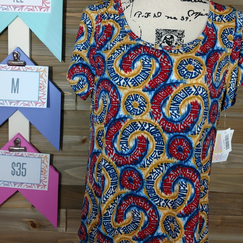 LuLaRoe NWT Medium Classic Tee
